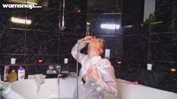 Sexy Solo Wetlook Show In White Screencap 63 on www.sinx.com