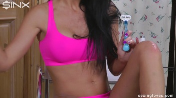 Shaving Seductress Slathers Herself In Cream Screencap 15 on www.sinx.com
