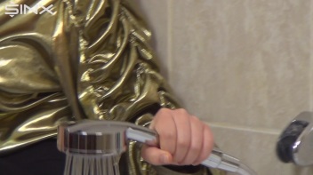 Pussy Shaving Heeled Babe In Bathtub Screencap 1 on www.sinx.com