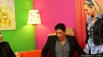 Double Buzz Fuck That Blondie Screencap 3 on www.sinx.com