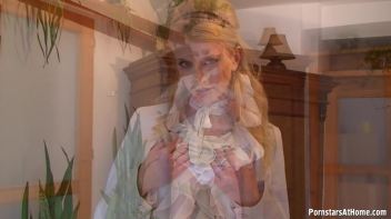 This Purse Was Made For Pissing! Screencap 31 on www.sinx.com