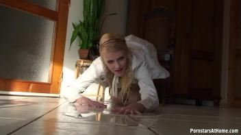 This Purse Was Made For Pissing! Screencap 45 on www.sinx.com