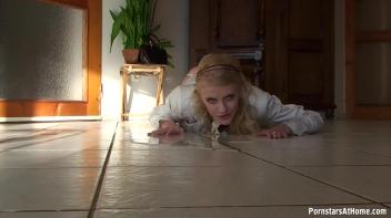 This Purse Was Made For Pissing! Screencap 47 on www.sinx.com