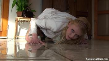 This Purse Was Made For Pissing! Screencap 53 on www.sinx.com