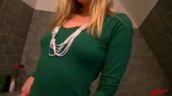 Savoring Every Moment Of Bath Time Screencap 3 on www.sinx.com