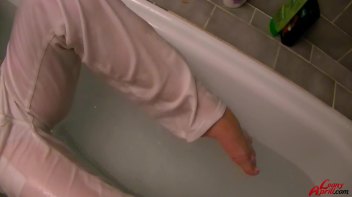 Savoring Every Moment Of Bath Time Screencap 45 on www.sinx.com