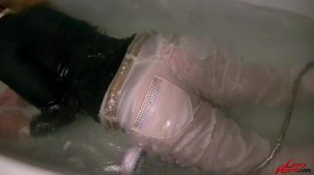 Savoring Every Moment Of Bath Time Screencap 56 on www.sinx.com