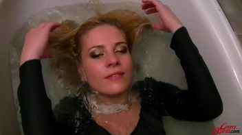 Savoring Every Moment Of Bath Time Screencap 58 on www.sinx.com