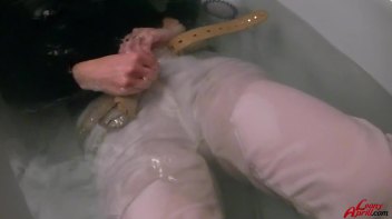 Savoring Every Moment Of Bath Time Screencap 75 on www.sinx.com