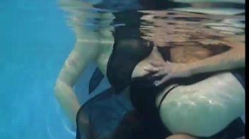 Wet and Wild Hotties!!! Screencap 87 on www.sinx.com
