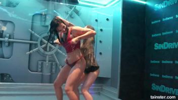 Showers and amateur babes Screencap 6 on www.sinx.com