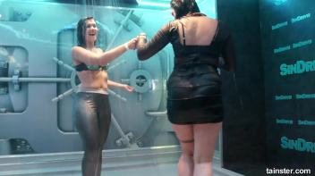 Showers and amateur babes Screencap 79 on www.sinx.com