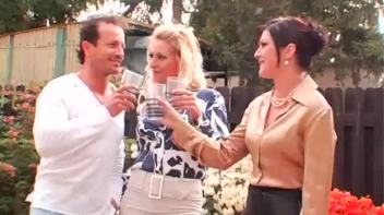 These Girls Love That Tasty Sausage! Screencap 4 on www.sinx.com