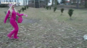 Goth vs. Preppy Pink Battle In The Park Screencap 11 on www.sinx.com