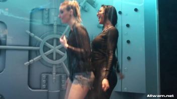 Funkin' It Up Wetlook Style! Screencap 54 on www.sinx.com
