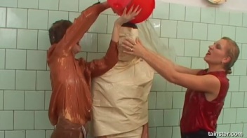 Buckets of Fun Screencap 49 on www.sinx.com