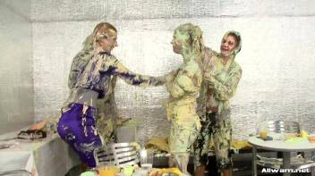 The Messiest Dessert Ever Screencap 50 on www.sinx.com