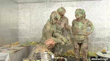 The Messiest Dessert Ever Screencap 65 on www.sinx.com