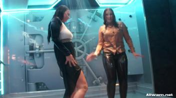Dripping wet clothes see through Screencap 42 on www.sinx.com