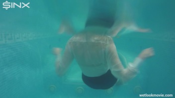 Glamour Girl's Poolside Dip Screencap 22 on www.sinx.com