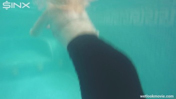 Glamour Girl's Poolside Dip Screencap 32 on www.sinx.com