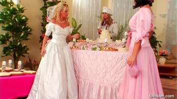 Wedding Cake Catfight Screencap 9 on www.sinx.com
