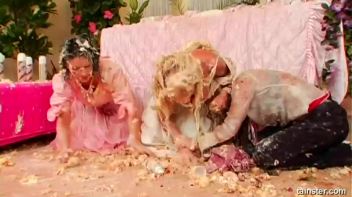 Wedding Cake Catfight Screencap 92 on www.sinx.com