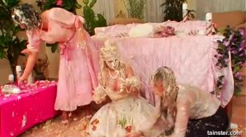 Wedding Cake Catfight Screencap 98 on www.sinx.com
