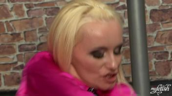 Fuck That Pink All Over The Club Screencap 68 on www.sinx.com