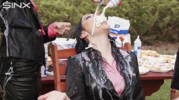 Sexy WAM Food Fight Between Friends Screencap 26 on www.sinx.com