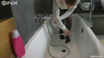 Hotties Wet And Messy Hair Washing Screencap 1 on www.sinx.com