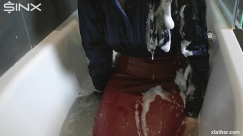 Hotties Wet And Messy Hair Washing Screencap 16 on www.sinx.com