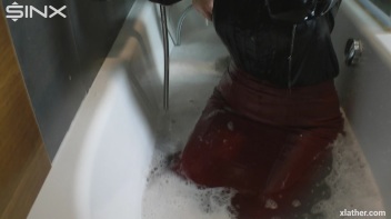 Hotties Wet And Messy Hair Washing Screencap 19 on www.sinx.com