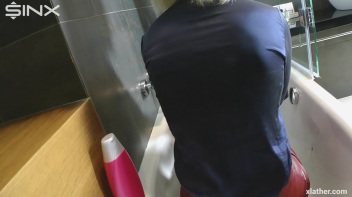 Hotties Wet And Messy Hair Washing Screencap 4 on www.sinx.com