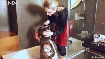 Hotties Wet And Messy Hair Washing Screencap 52 on www.sinx.com