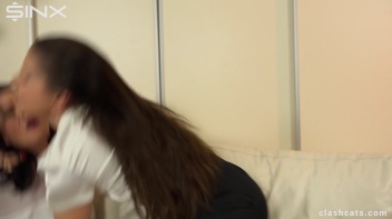 Gorgeous Girls Catfight Over Guy Screencap 17 on www.sinx.com