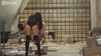 Anal durchgefickt mit einem XL Gummischwanz Screencap 6 on www.sinx.com