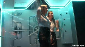 Secretaries dripping wet Screencap 13 on www.sinx.com