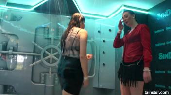 Secretaries dripping wet Screencap 29 on www.sinx.com