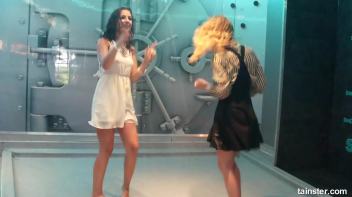 Secretaries dripping wet Screencap 35 on www.sinx.com