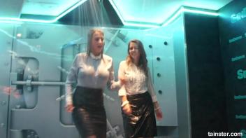 Secretaries dripping wet Screencap 4 on www.sinx.com