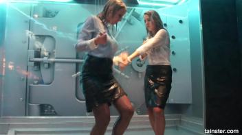 Secretaries dripping wet Screencap 7 on www.sinx.com