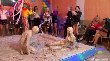 Mud Wrestling Freaks Screencap 66 on www.sinx.com