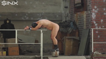 Hart durchgefickt in einer alten Fabrik Screencap 41 on www.sinx.com