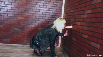 Dressed in leather and covered in cum Screencap 5 on www.sinx.com