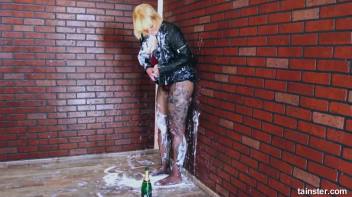 Dressed in leather and covered in cum Screencap 72 on www.sinx.com