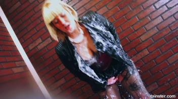 Dressed in leather and covered in cum Screencap 77 on www.sinx.com