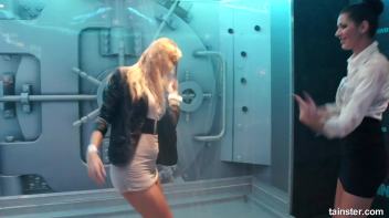 Amateur Girls just wanna have Fun Screencap 40 on www.sinx.com