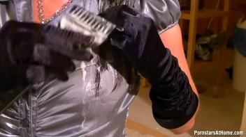 That's One Way To Dye Your Hair... Screencap 46 on www.sinx.com