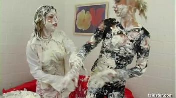 Fancy Chick Food Fight Screencap 71 on www.sinx.com